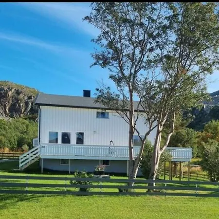Grotfjord Holiday home *